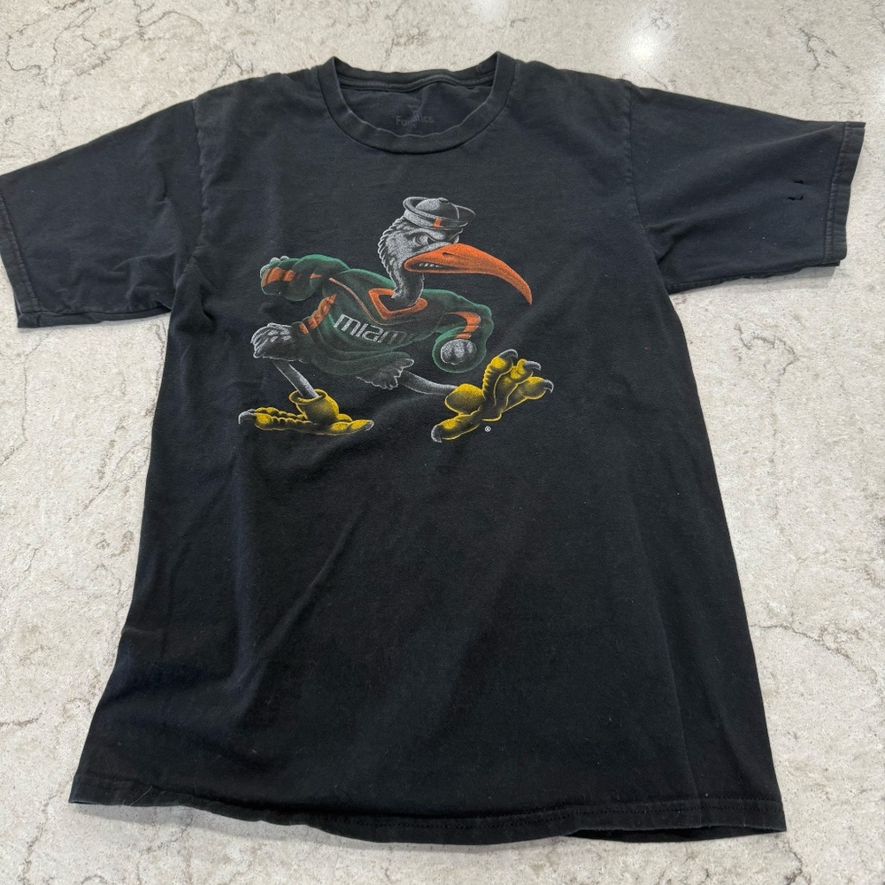 Miami Hurricanes Fanatics T-shirt Sebastian Ibis Mascot Men Small.